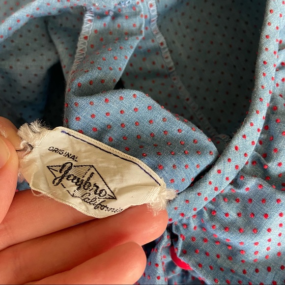 Sleeveless Vintage Blouse - Picture 8 of 9